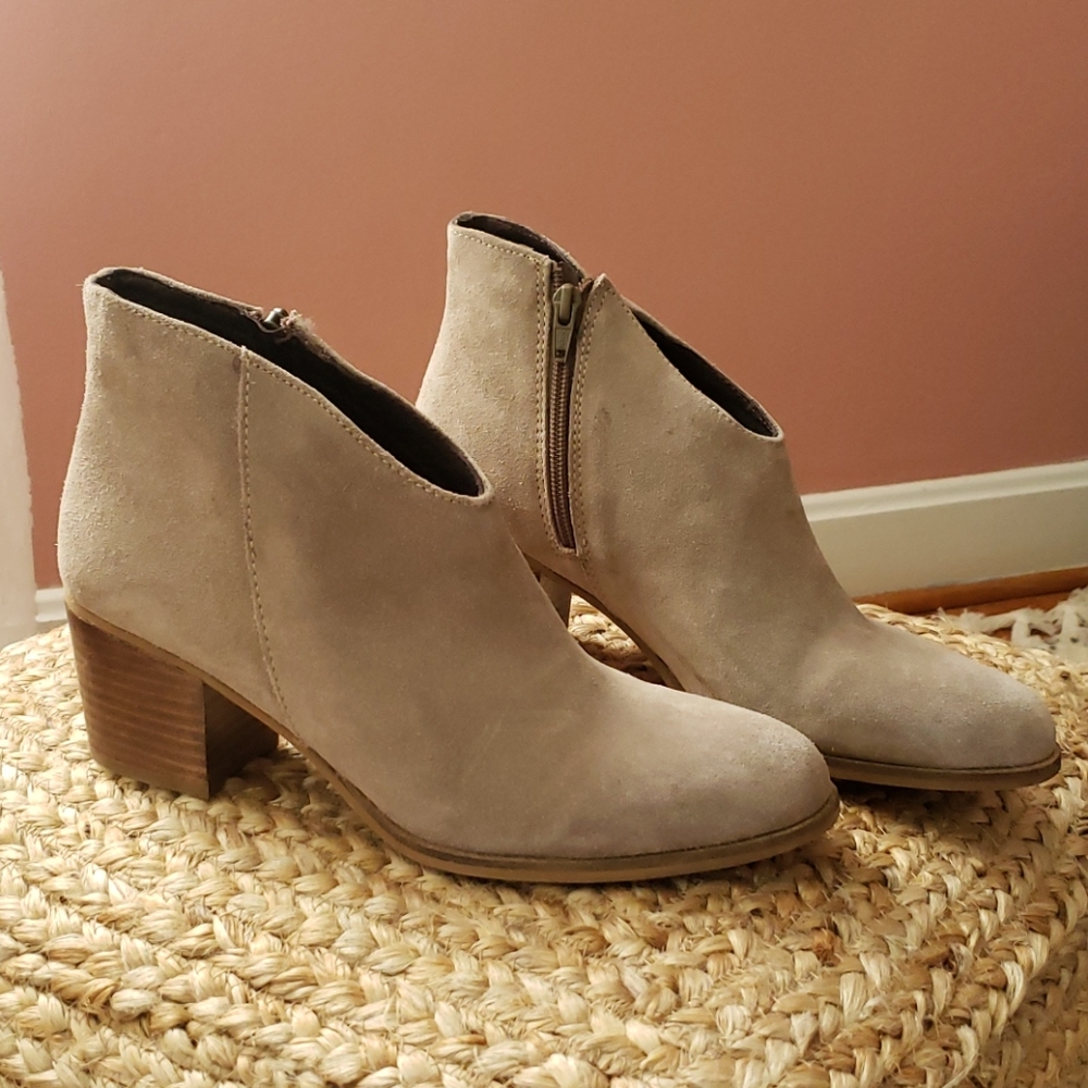 New Jeffery Campbell suede ankle booties 9
